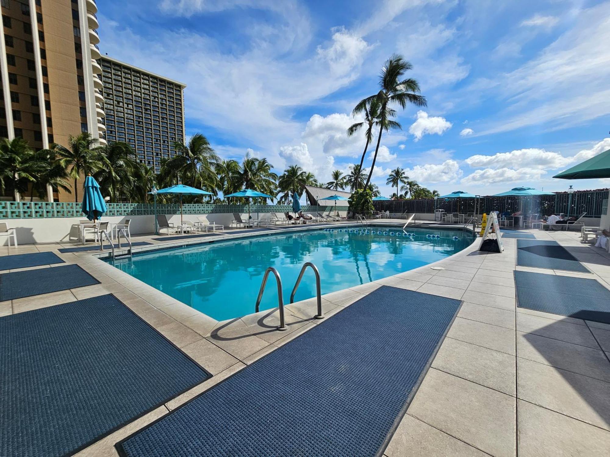 Ilikai Tower One Bedroom Lagoon View Waikiki Condos With Lanai & Free Wifi Гонолулу Номер фото