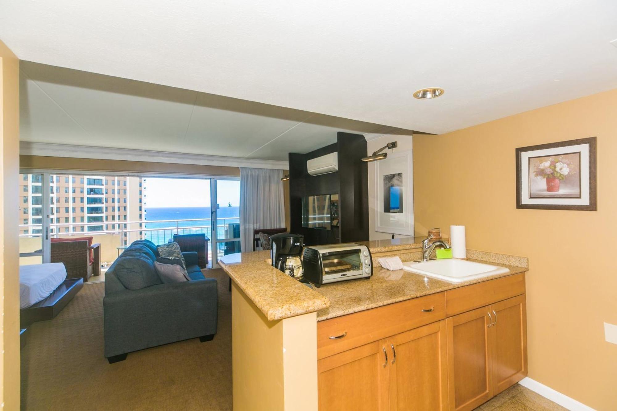 Ilikai Tower One Bedroom Lagoon View Waikiki Condos With Lanai & Free Wifi Гонолулу Номер фото