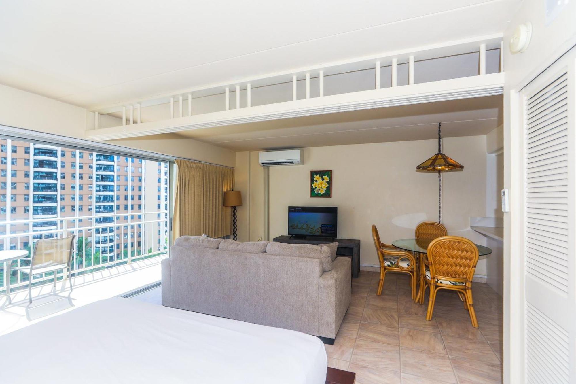 Ilikai Tower One Bedroom Lagoon View Waikiki Condos With Lanai & Free Wifi Гонолулу Номер фото